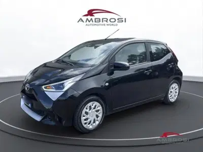 Toyota Aygo Connect 1.0 VVT-i 72 CV 5 porte x-play MMT del 2020 usata a Corciano