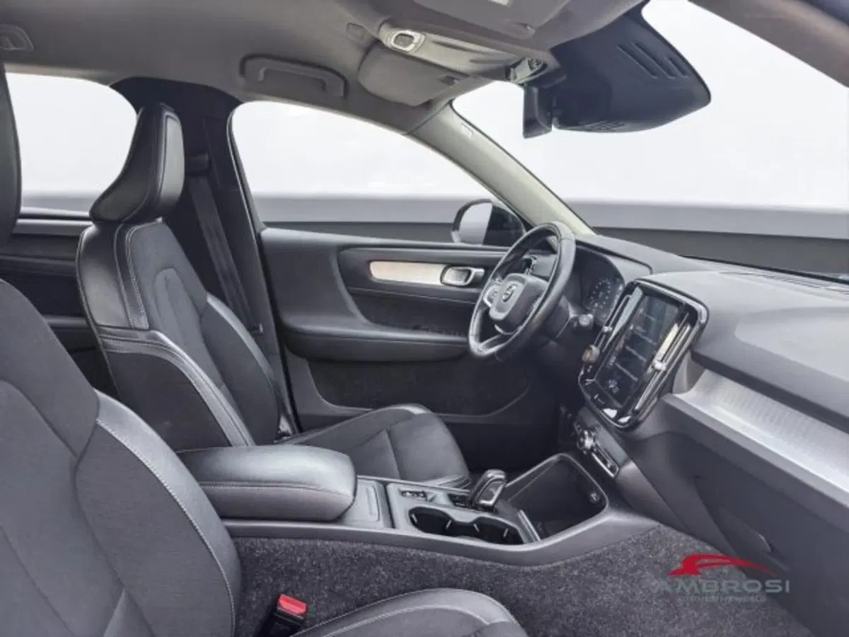 Volvo XC40 usata a Perugia (11)