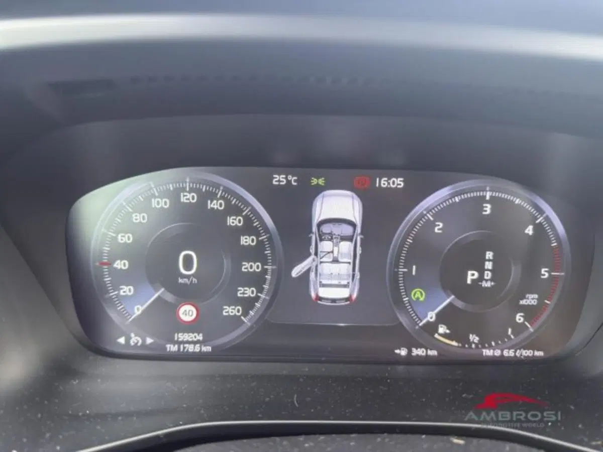 Volvo XC40 usata a Perugia (12)