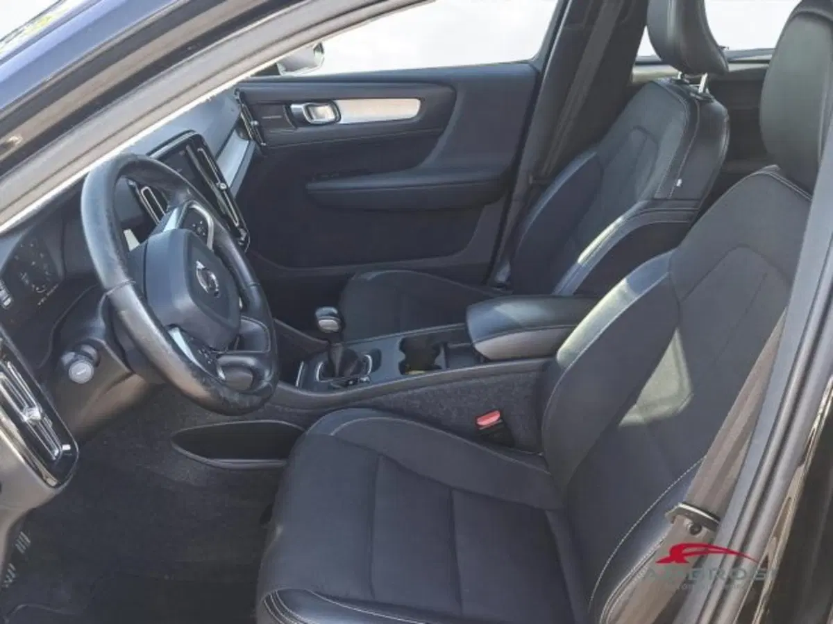 Volvo XC40 usata a Perugia (9)