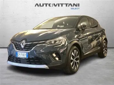 Renault Captur Plug-in Hybrid E-Tech 160 CV Techno del 2023 usata a Como