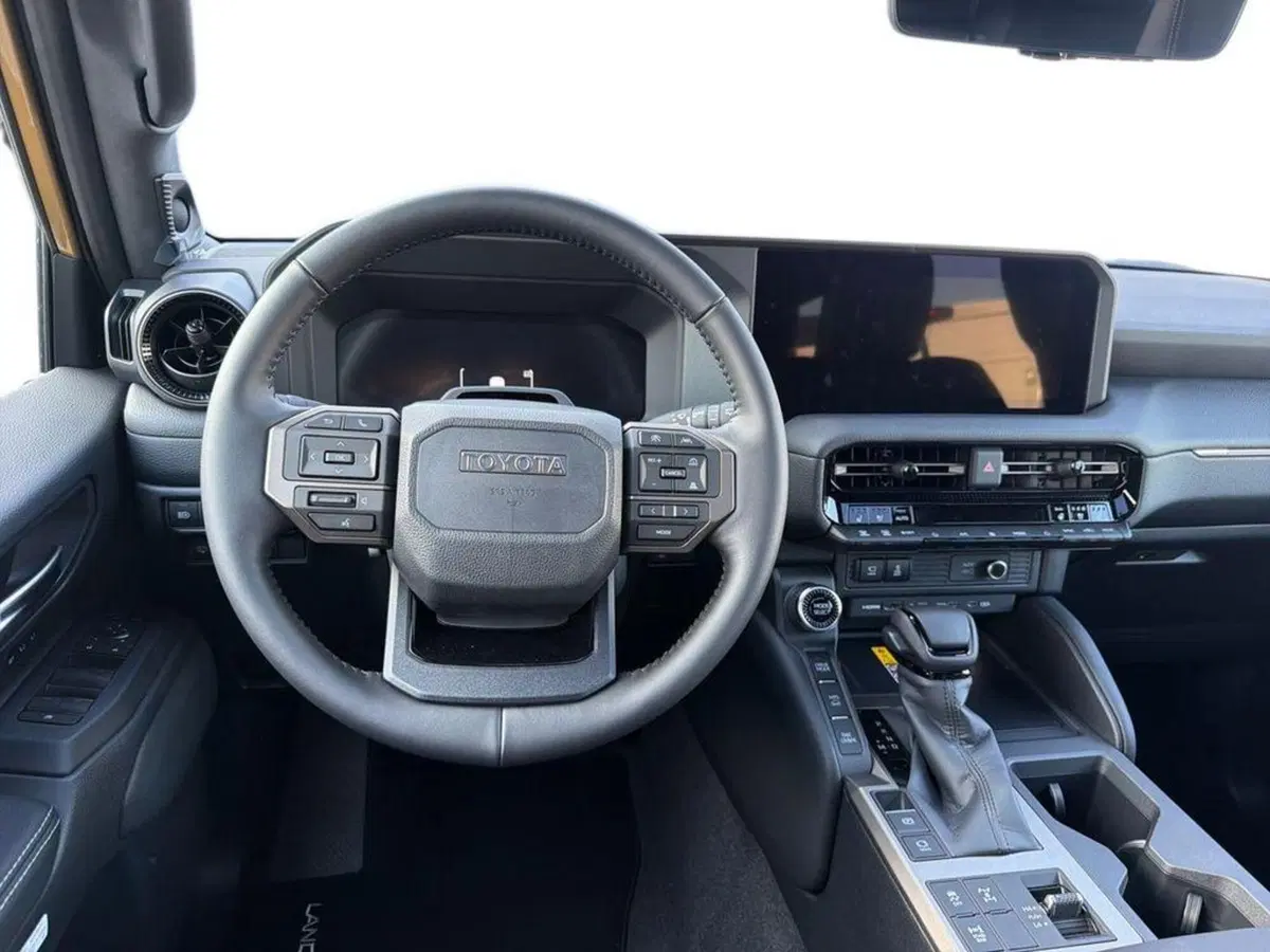 Toyota Land Cruiser nuova a Vicenza (7)