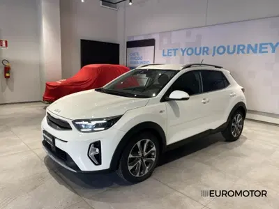Kia Stonic 1.0 T-GDi 100 CV MHEV iMT Style del 2021 usata a Modugno