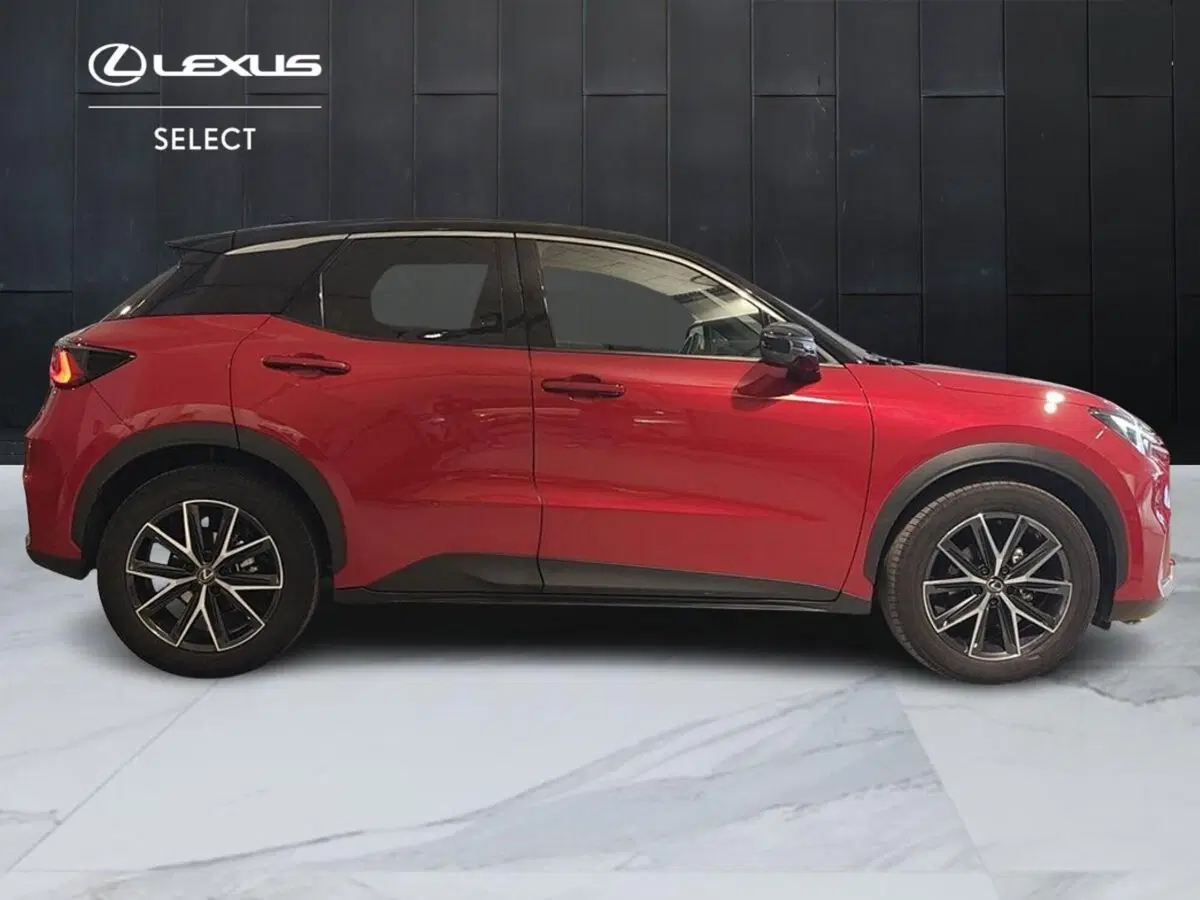 Lexus LBX usata a Genova (4)