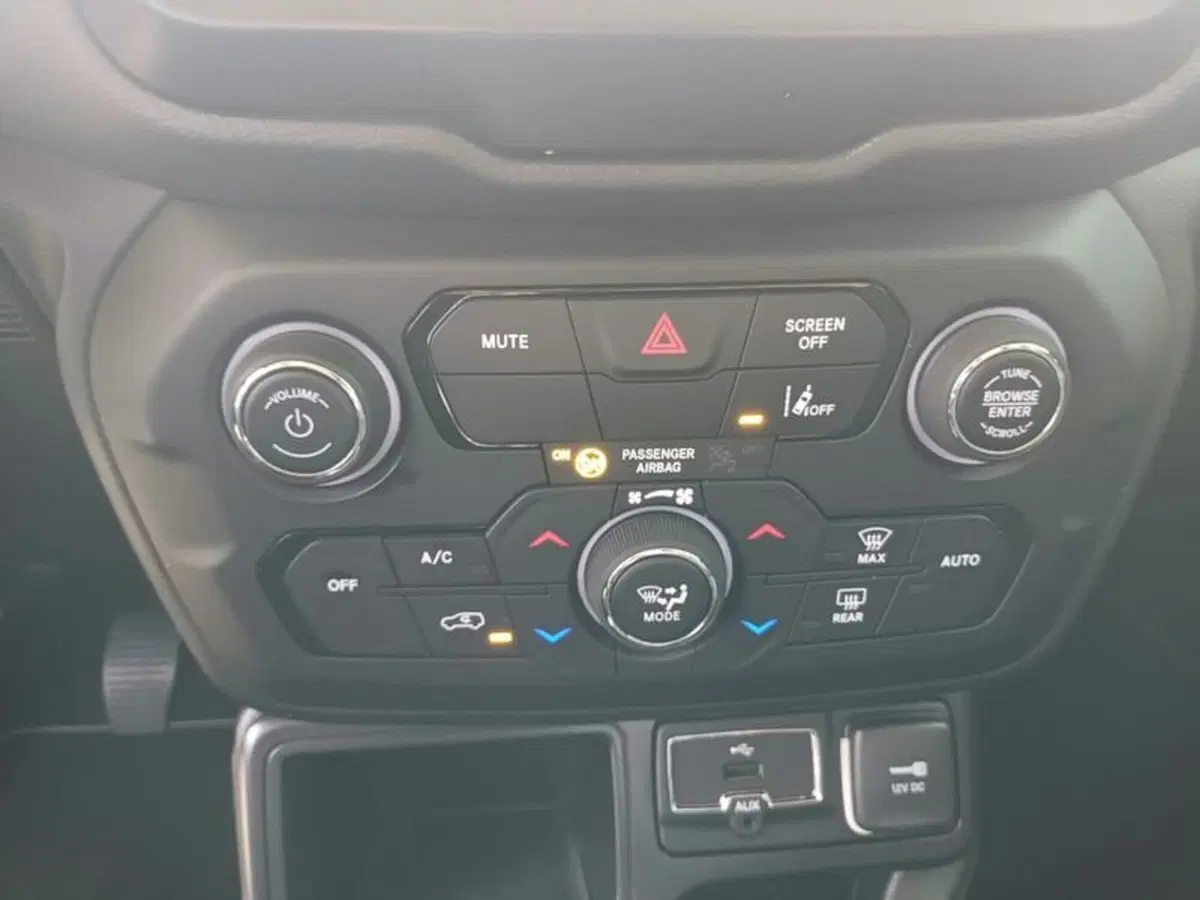 Jeep Renegade usata a Bari (17)