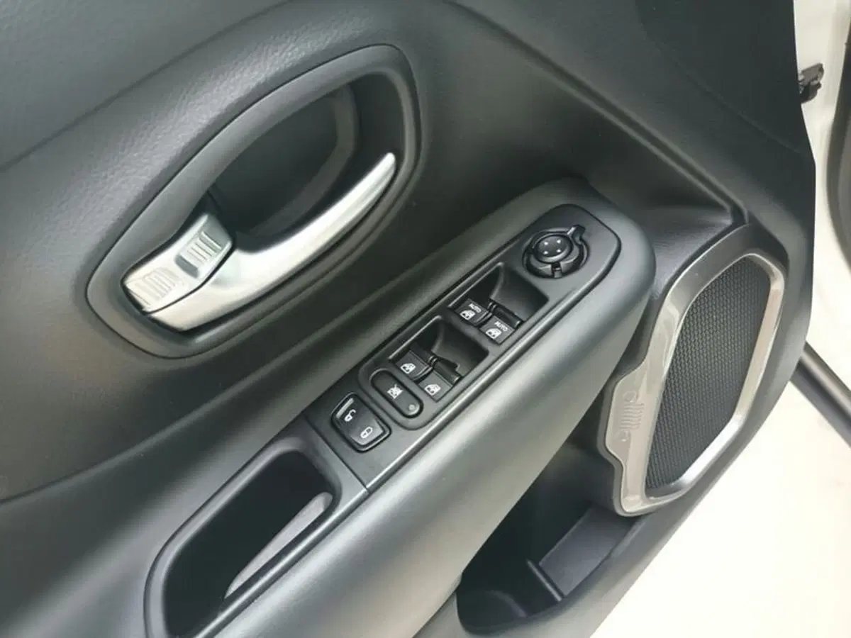 Jeep Renegade usata a Bari (7)