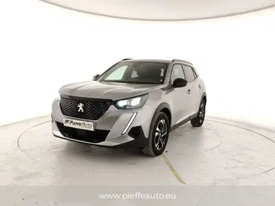 Peugeot 2008 1.2 turbo Allure 100cv del 2022 usata a San Benedetto del Tronto
