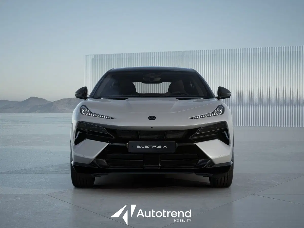 Lotus Eletre nuova a Bari (2)