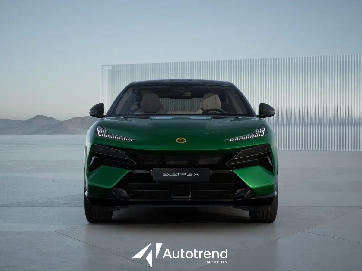 Lotus Eletre nuova a Bari (2)