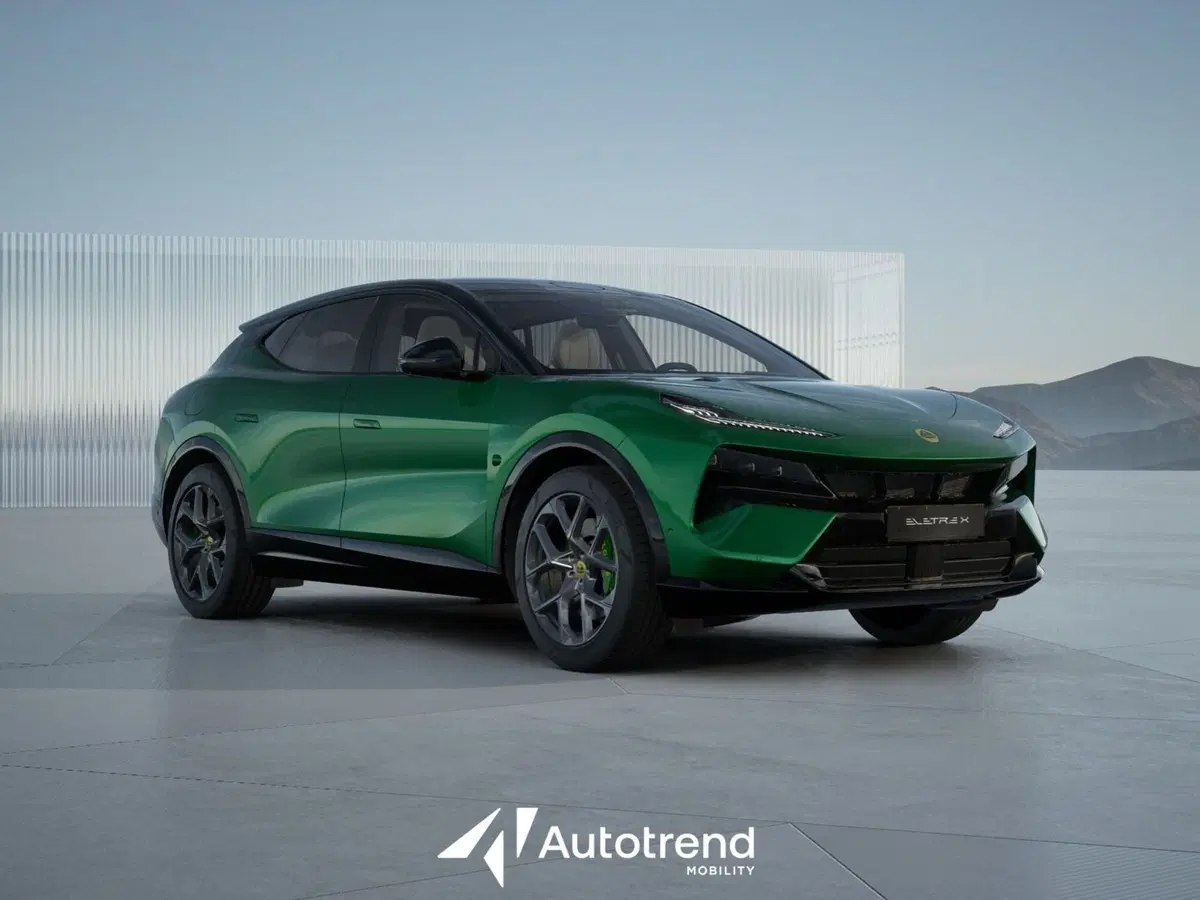 Lotus Eletre nuova a Bari (3)