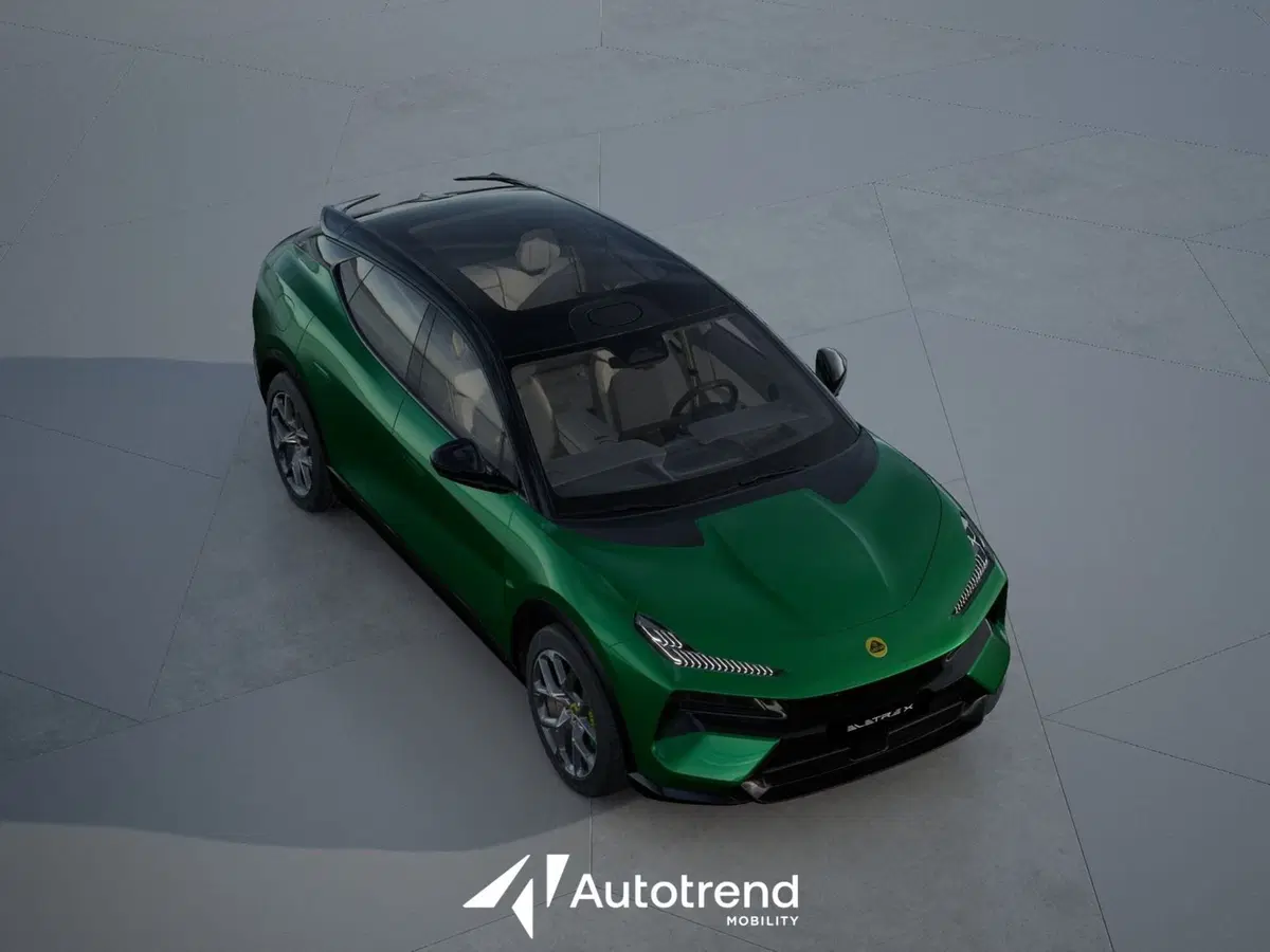 Lotus Eletre nuova a Bari (4)