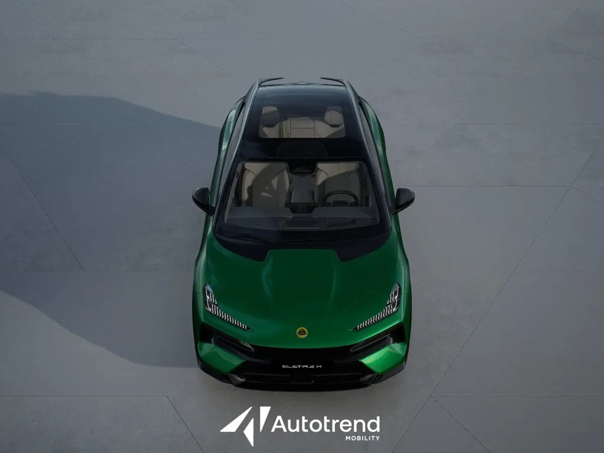 Lotus Eletre nuova a Bari (5)