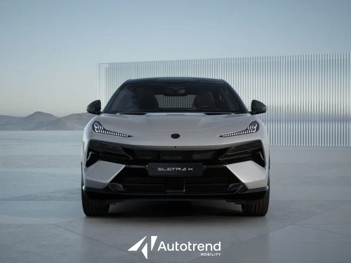 Lotus Eletre nuova a Bari (3)