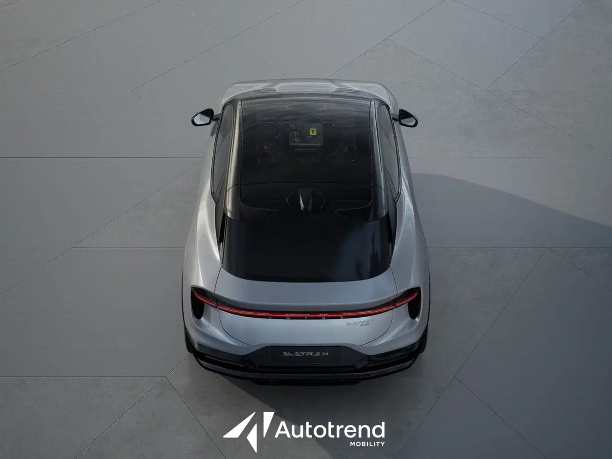 Lotus Eletre nuova a Bari (7)