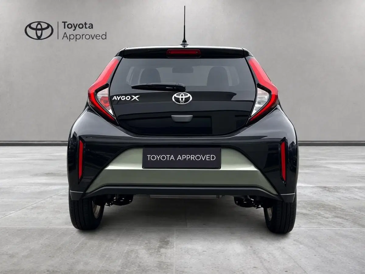Toyota Aygo X usata a Sondrio (11)