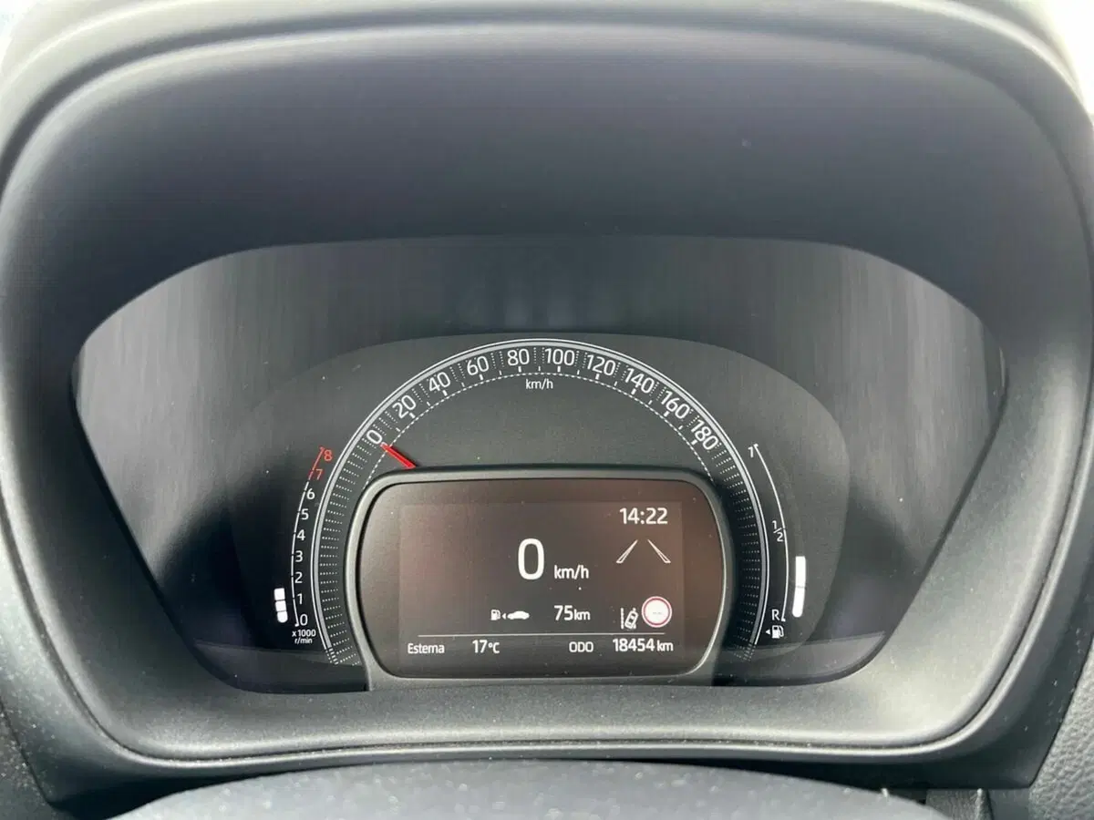 Toyota Aygo X usata a Sondrio (8)