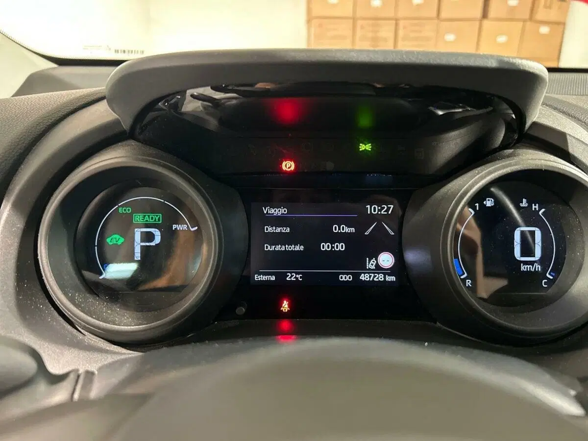 Toyota Yaris Cross usata a Lecco (10)