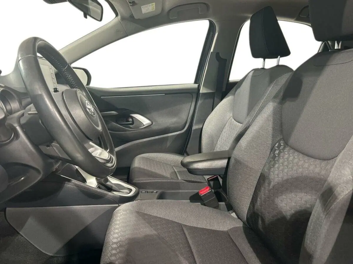 Toyota Yaris Cross usata a Lecco (11)