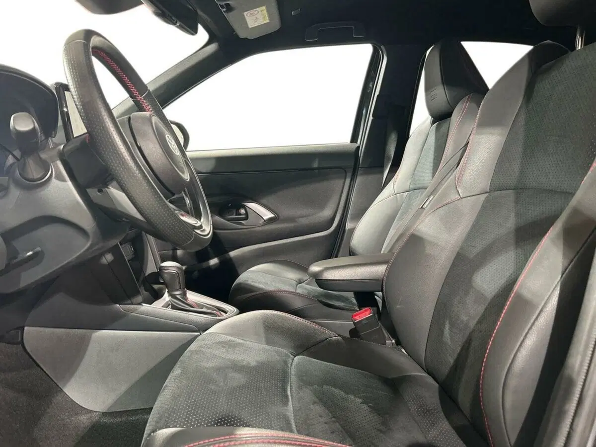 Toyota Yaris Cross usata a Lecco (11)