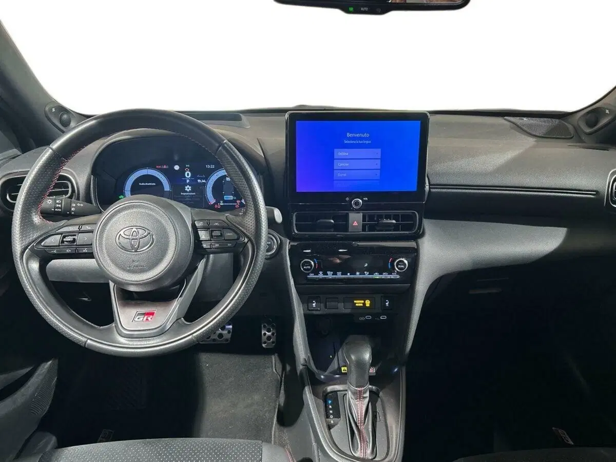 Toyota Yaris Cross usata a Lecco (9)