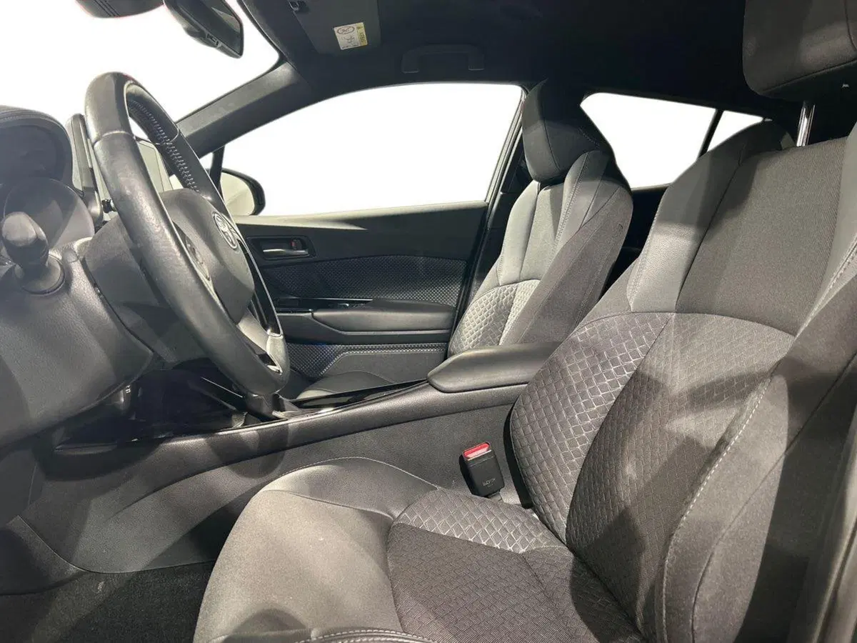 Toyota Toyota C-HR usata a Lecco (11)