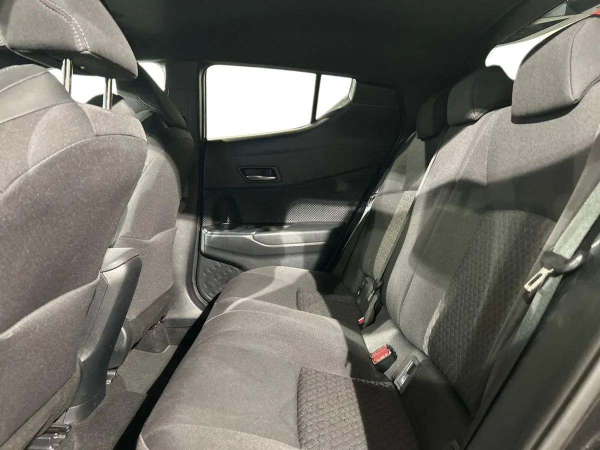 Toyota Toyota C-HR usata a Lecco (12)
