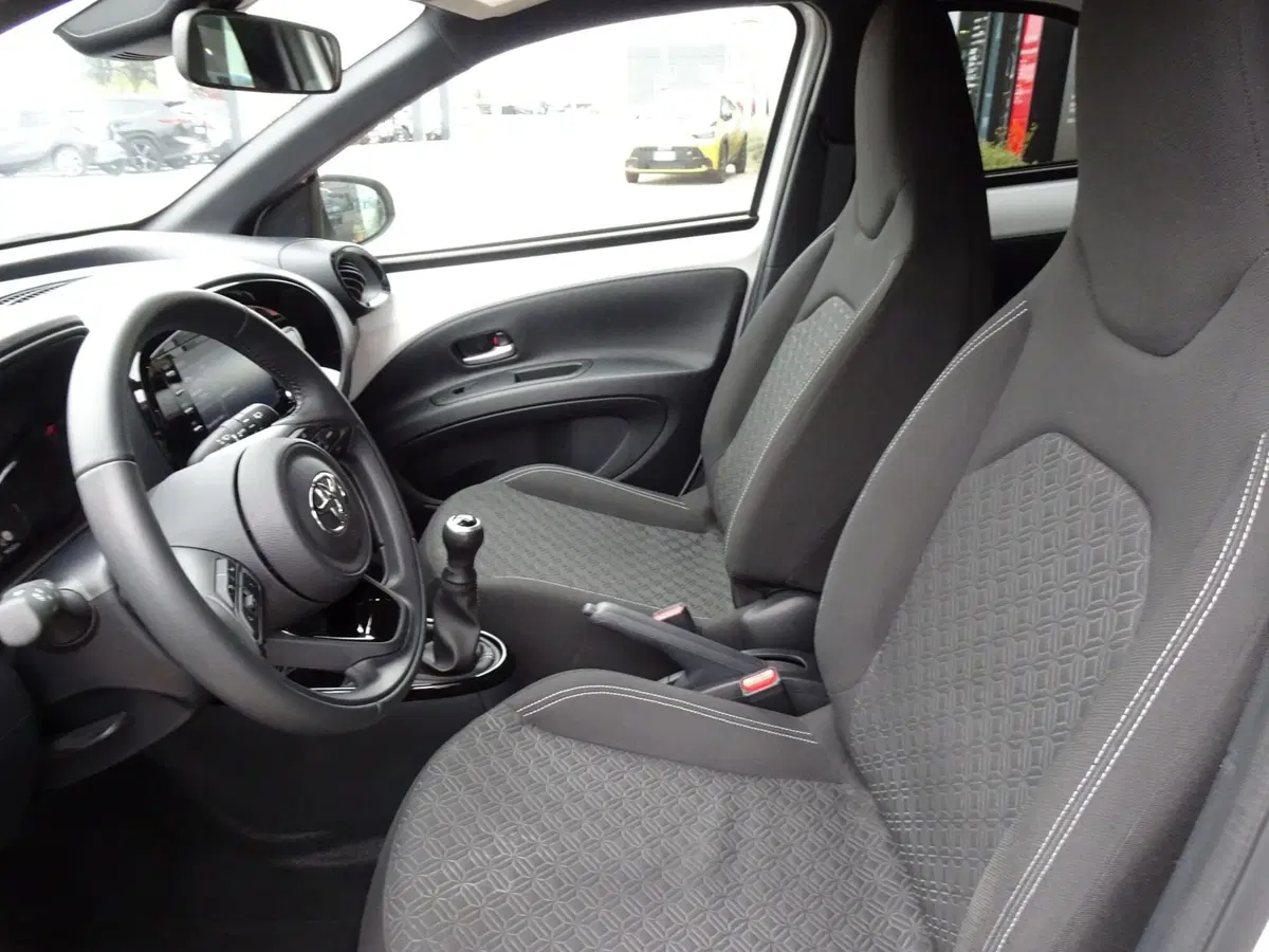 Toyota Aygo X usata a Treviso (8)