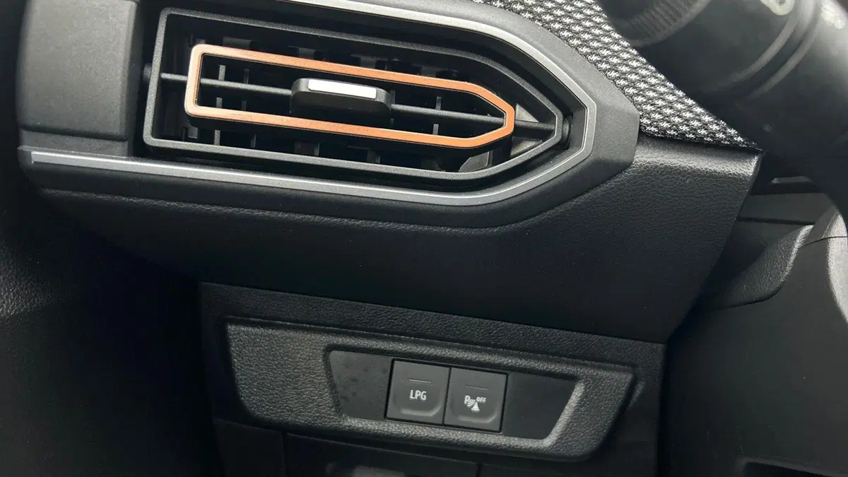 Dacia Sandero usata a Parma (12)