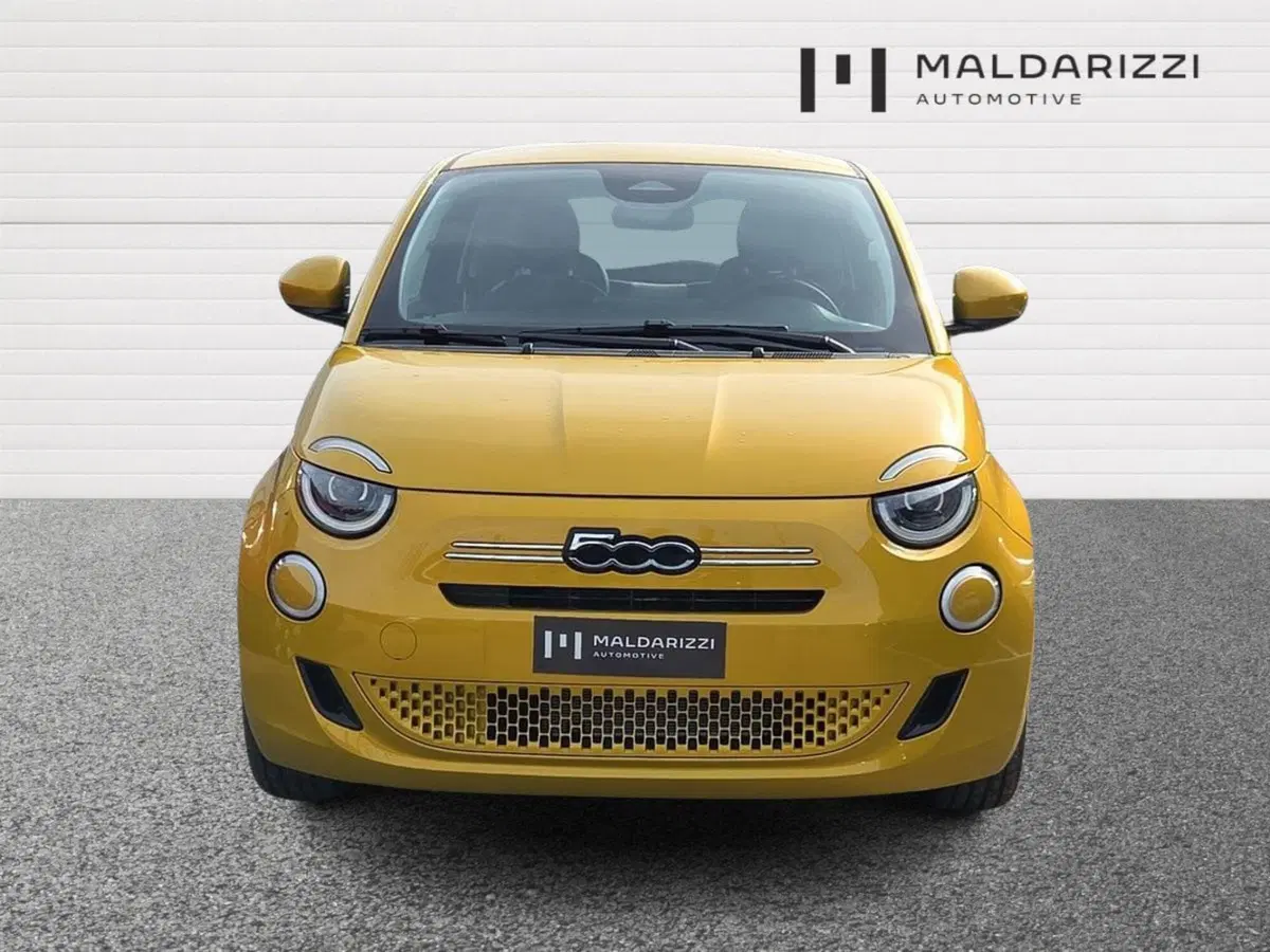 Fiat 500 nuova a Taranto (2)