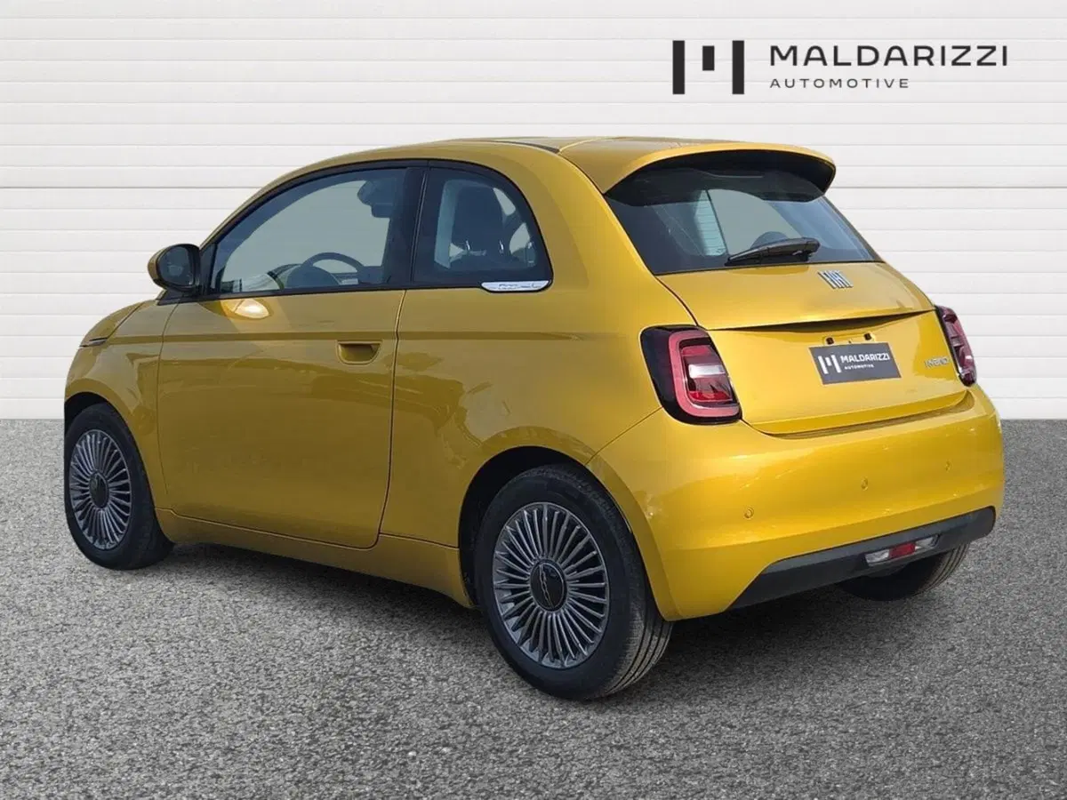 Fiat 500 nuova a Taranto (4)