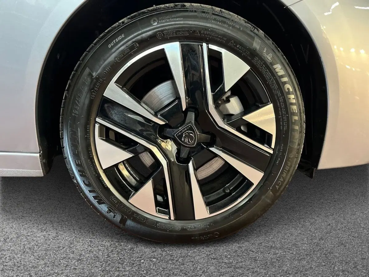 Peugeot 208 usata a Bari (6)