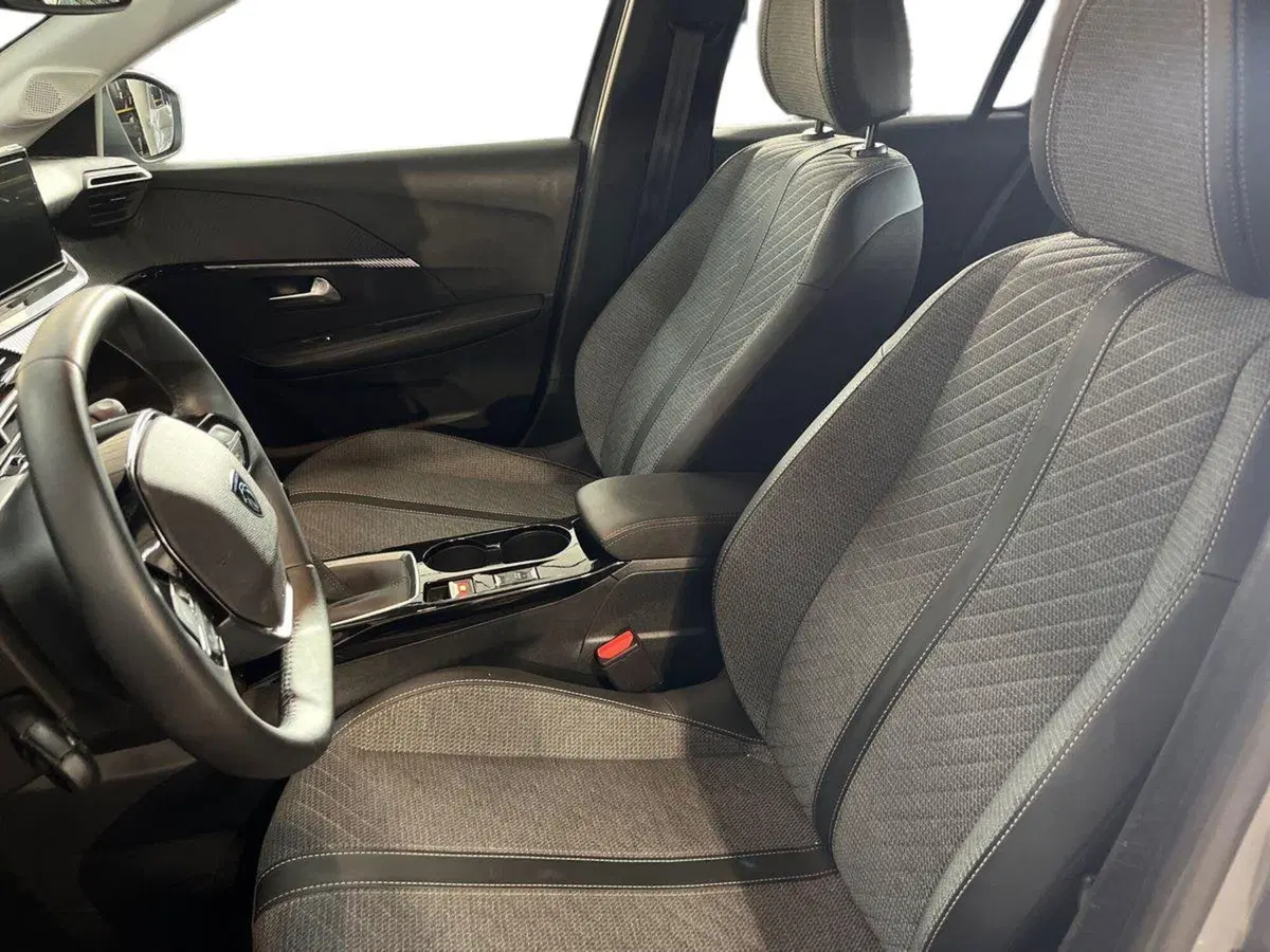 Peugeot 208 usata a Bari (7)