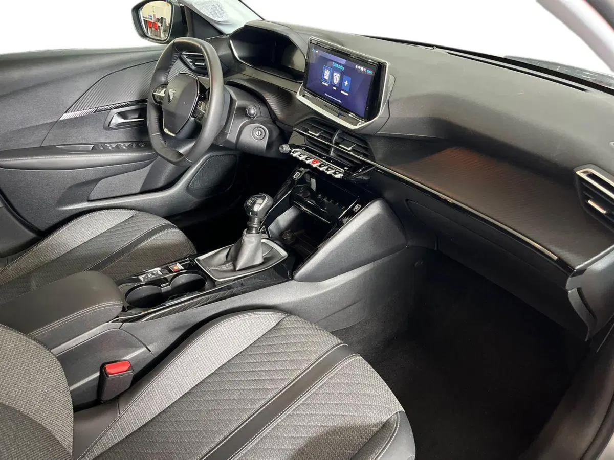 Peugeot 208 usata a Bari (9)