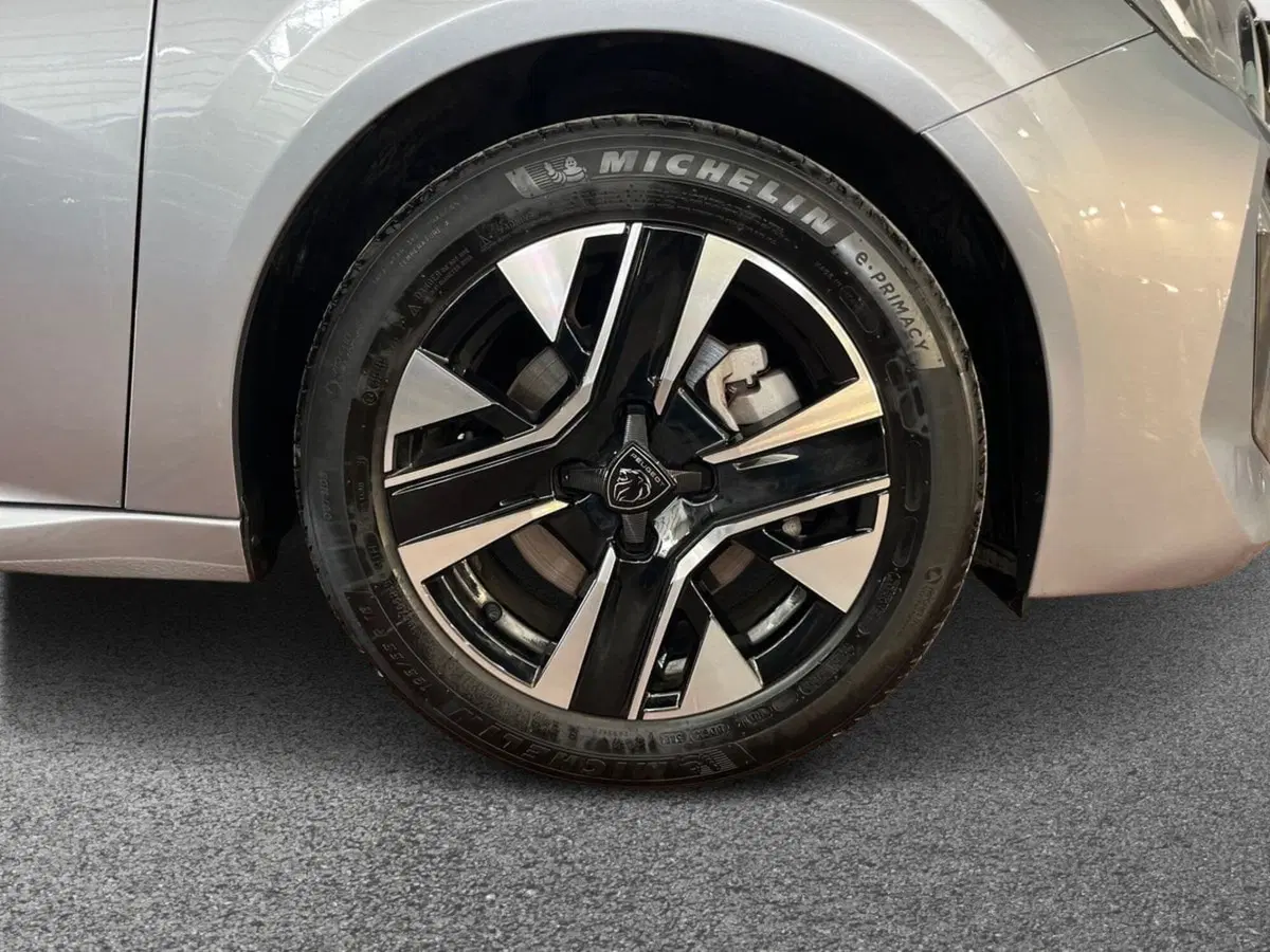 Peugeot 208 usata a Bari (6)