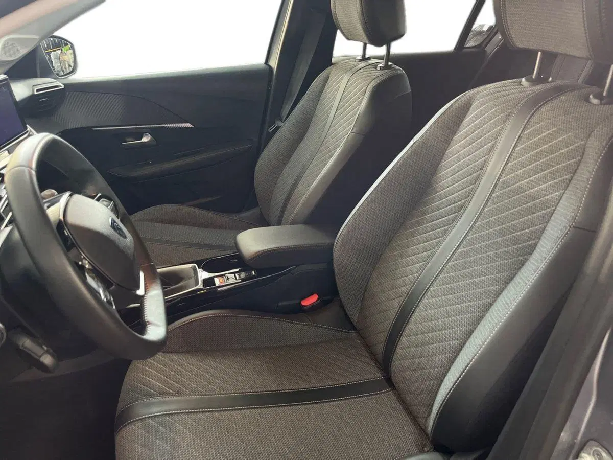 Peugeot 208 usata a Bari (7)