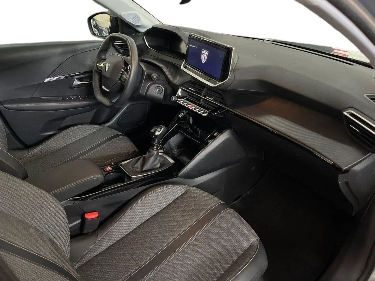 Peugeot 208 usata a Bari (9)