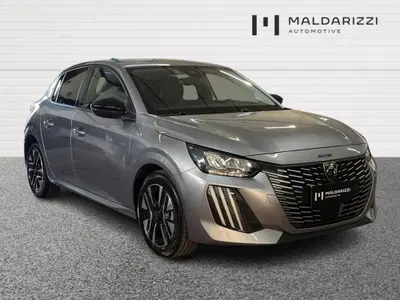Peugeot 208 PureTech 100 Stop&Start 5 porte Allure del 2025 usata a Bari