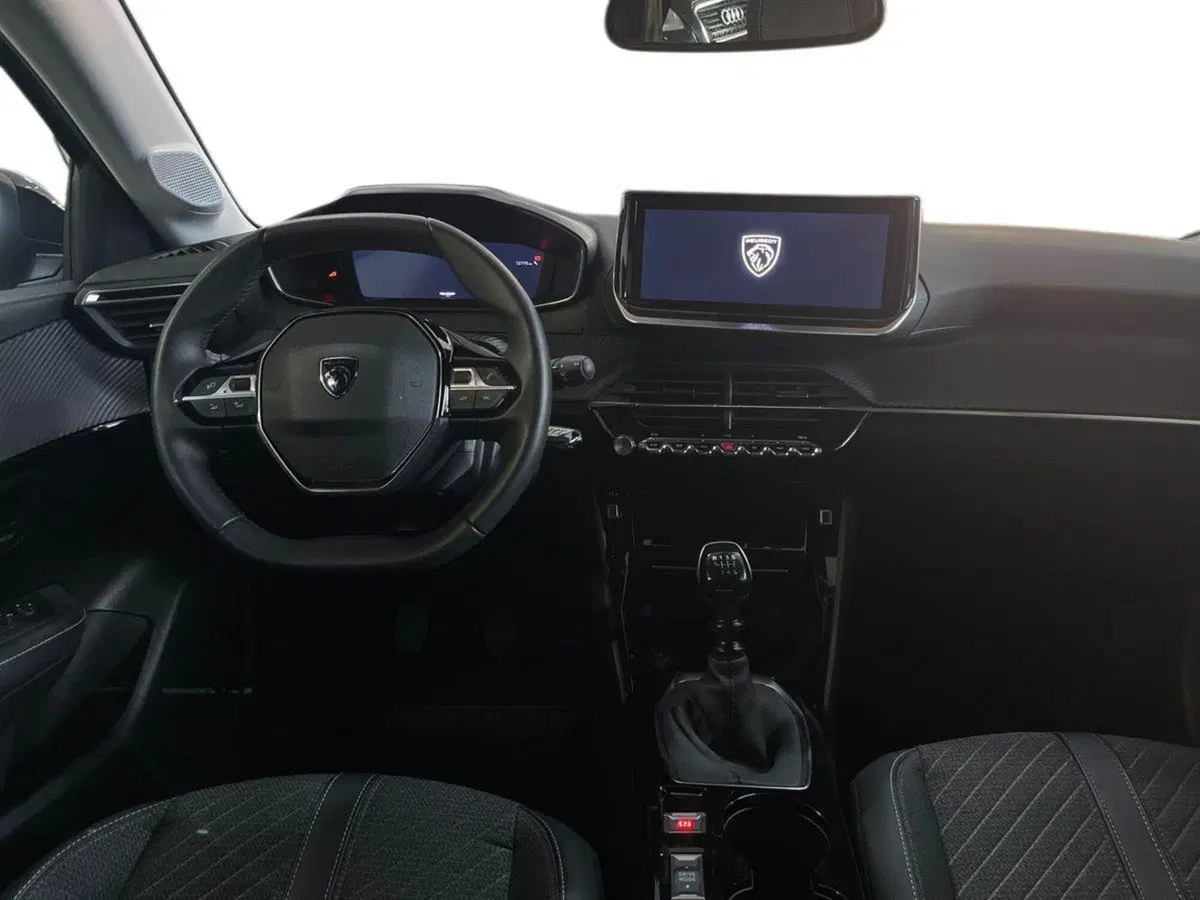 Peugeot 208 usata a Bari (8)