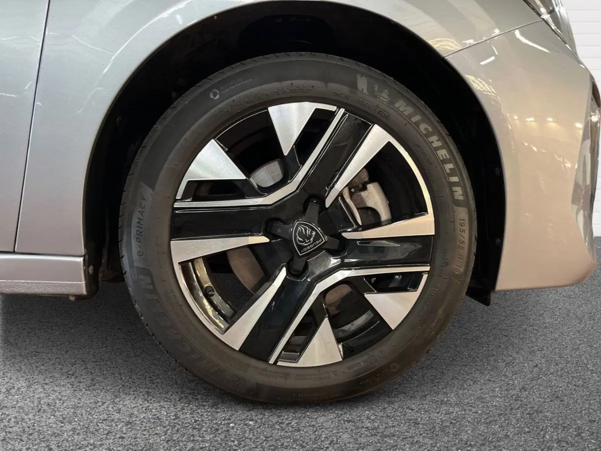 Peugeot 208 usata a Bari (6)