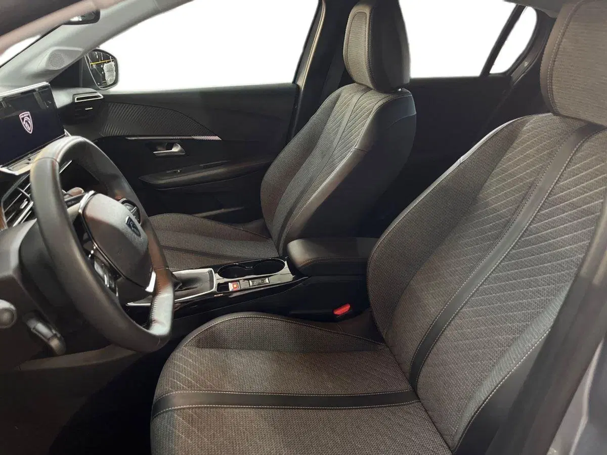 Peugeot 208 usata a Bari (7)