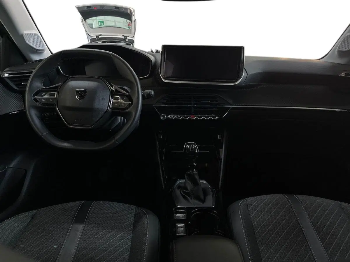 Peugeot 208 usata a Bari (8)