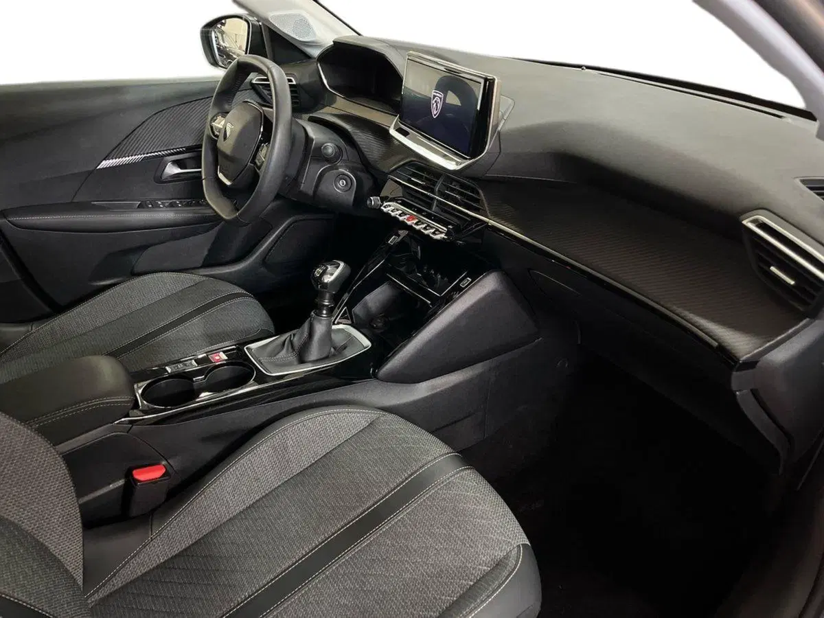 Peugeot 208 usata a Bari (9)