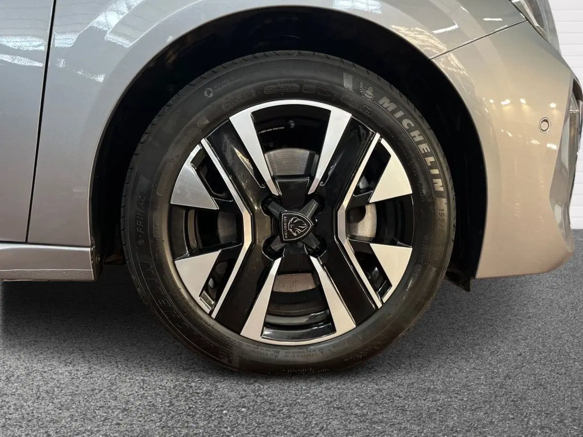 Peugeot 208 usata a Bari (6)