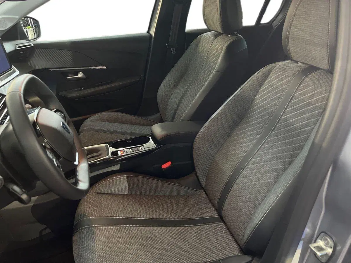Peugeot 208 usata a Bari (7)