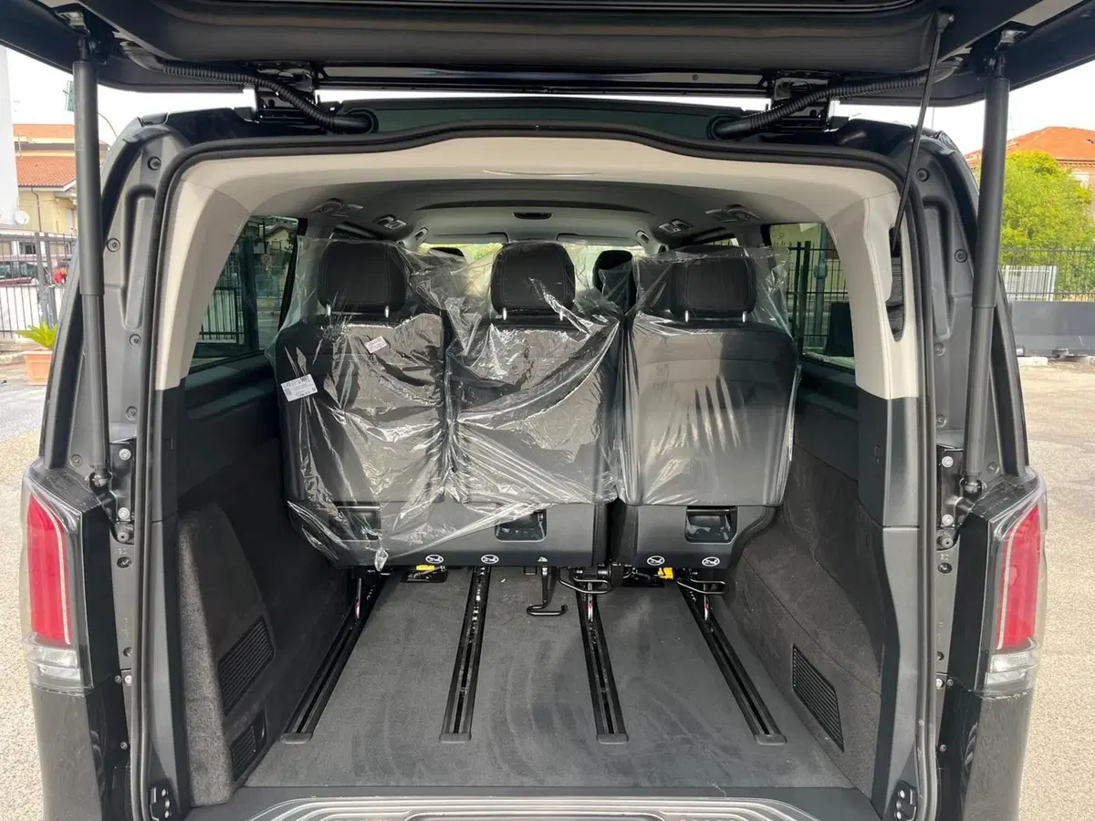 Mercedes-Benz Classe V nuova a Pescara (5)