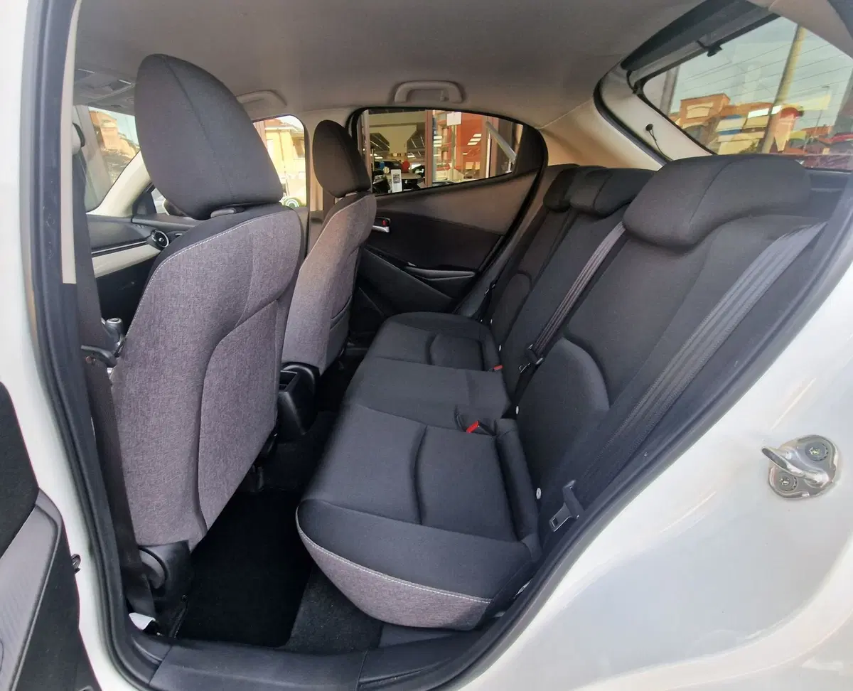 Mazda Mazda2 Hybrid usata a Milano (7)