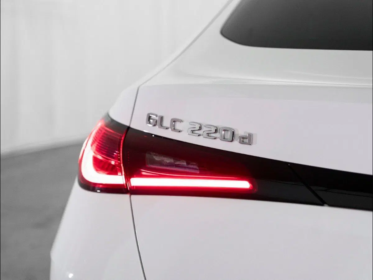 Mercedes-Benz GLC Coupé nuova a Macerata (4)