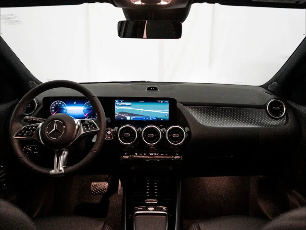 Mercedes-Benz GLA SUV nuova a Macerata (14)