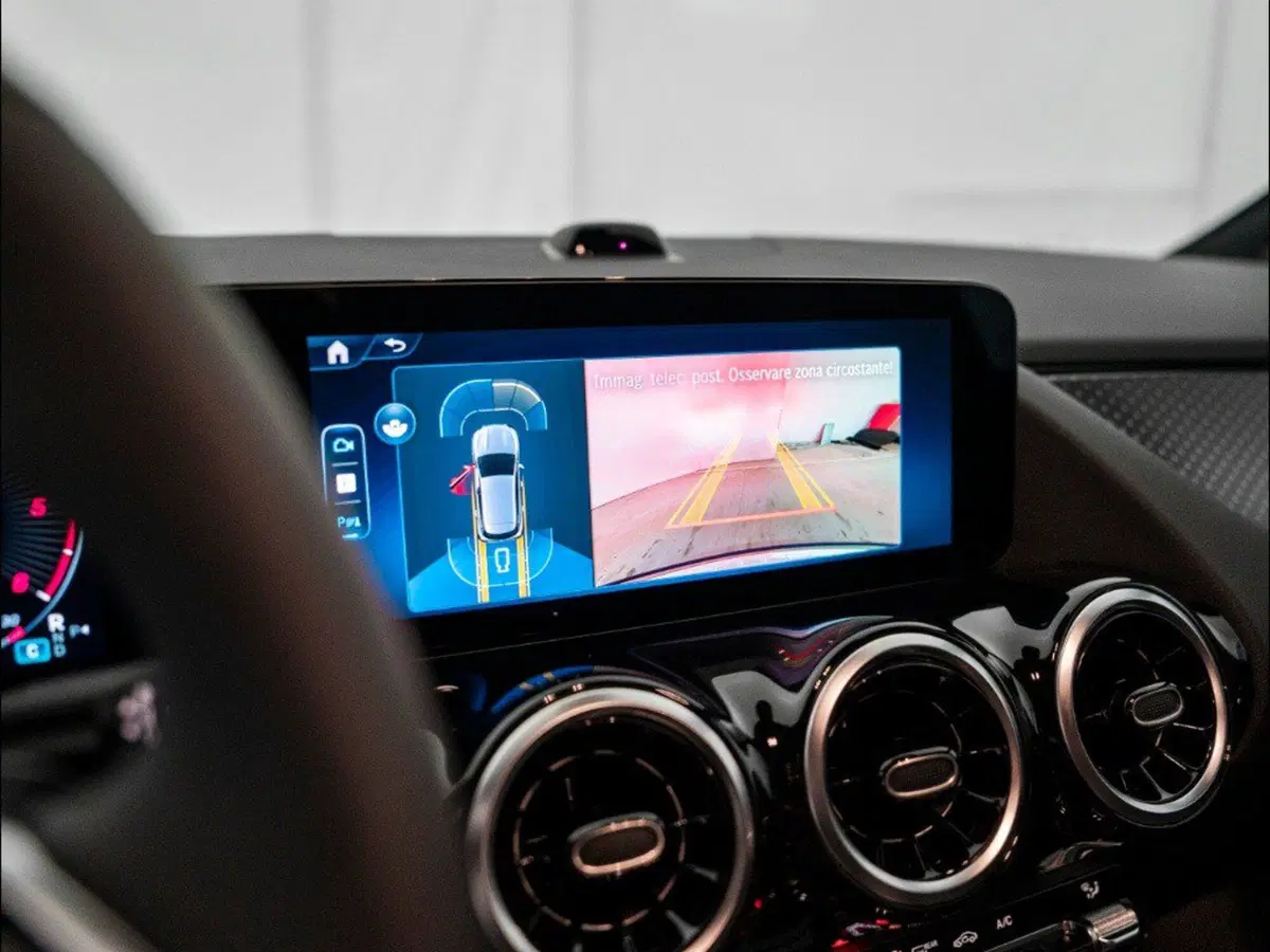 Mercedes-Benz GLA SUV nuova a Macerata (20)