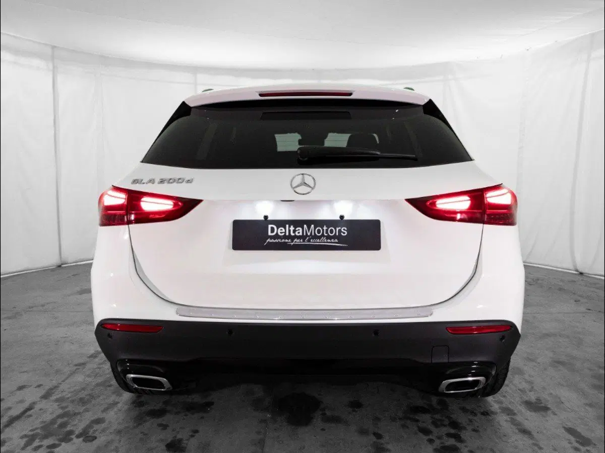 Mercedes-Benz GLA SUV nuova a Macerata (5)